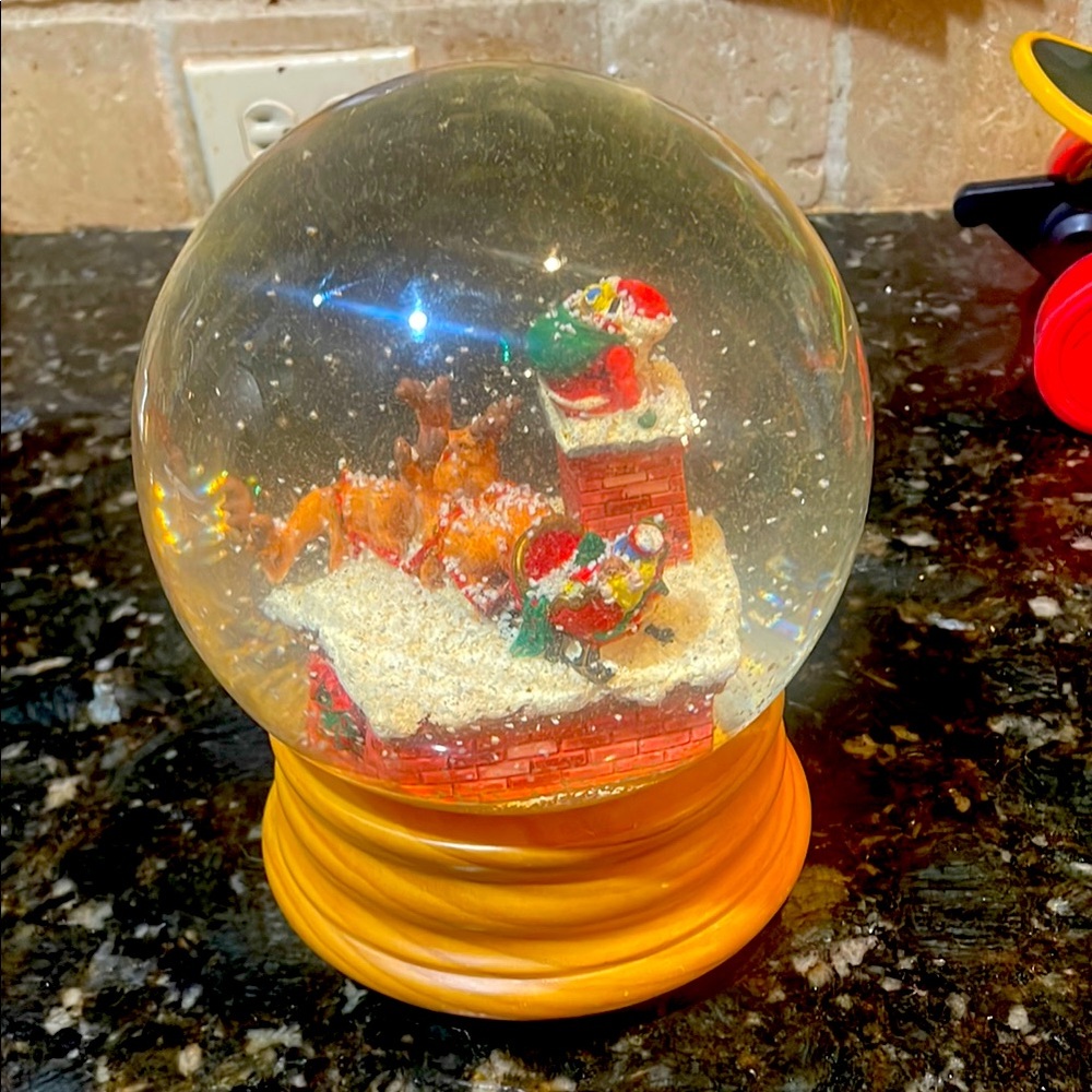 80s Smithsonian Institution Large Glass Christmas SnowGlobe!!